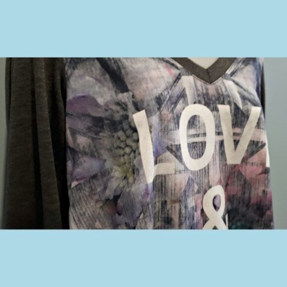 3/$20 BOBEAU Love & Peace Quote Abstract Graphic Top Cropped 3/4 Sleeve Gray - Picture 5 of 9
